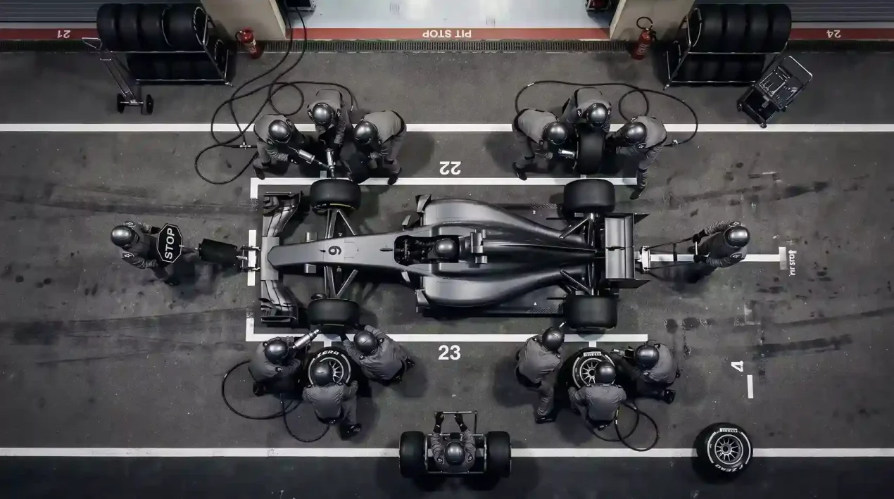 Strategia Pit Stopów w F1 a Zakłady – Jak Opony Zmieniają Kursy